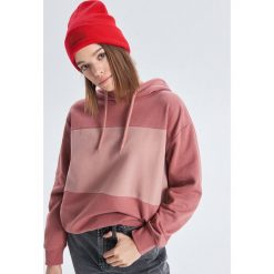 Dwukolorowa bluza z kapturem - Pomarańczowy. Pomarańczowe bluzy damskie Cropp, s, bez wzorów, bez rękawów, z kapturem. W wyprzedaży za 39,99 zł.
