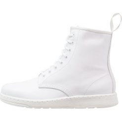 Botki męskie: Dr. Martens NEWTON BOOT Botki sznurowane white softy