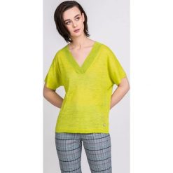 Sweter z lamówką przy dekolcie. Zielone swetry damskie Monnari, m, bez wzorów, z krótkim rękawem, krótkie, bez kaptura. W wyprzedaży za 47,70 zł.