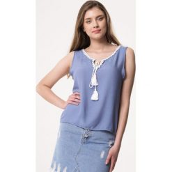 Niebieski Top Seasoner. Niebieskie bluzki damskie Born2be, xl, z aplikacjami, z okrągłym kołnierzem, bez rękawów. Za 29,99 zł.