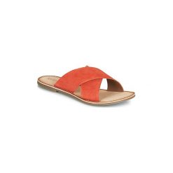 Klapki Kickers DIAZ. Pomarańczowe klapki damskie marki Kickers, bez wzorów, bez obcasa. Za 199,00 zł.