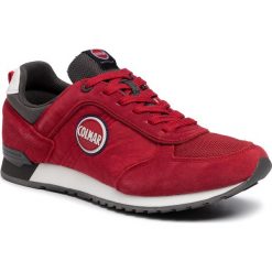 Sneakersy COLMAR - Travis Colors 004 Red/Dk Gray. Czerwone sneakersy męskie Colmar, bez zapięcia. W wyprzedaży za 379,00 zł.