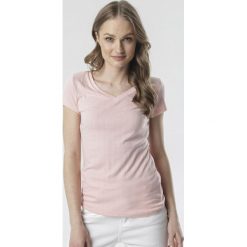 Jasnoróżowy T-shirt Anarah. Różowe bluzki damskie Born2be, s, bez wzorów, bez kołnierzyka. W wyprzedaży za 29,99 zł.