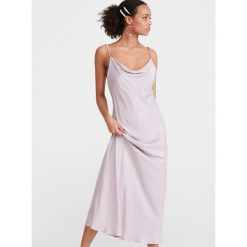 Bieliźniana sukienka maxi - Fioletowy. Fioletowe sukienki damskie Reserved, bez wzorów, bez kołnierzyka, bez rękawów, maxi. Za 299,99 zł.