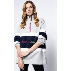 Bluza Tommy Jeans Tjw Colorblock Mock DW0DW07552. Szare bluzy damskie Tommy Jeans, xs, bez wzorów, z bawełny, bez rękawów, bez kaptura. W wyprzedaży za 419,00 zł.