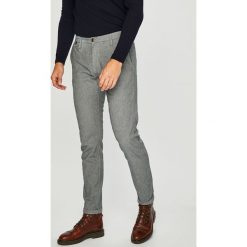 Pepe Jeans - Spodnie James. Szare spodnie męskie marki Pepe Jeans, na co dzień, bez wzorów, z elastanu, casualowe. W wyprzedaży za 249,90 zł.