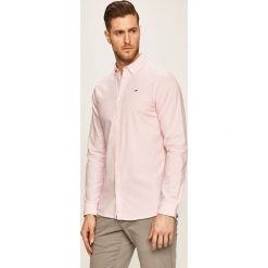 Tommy Jeans - Koszula DM0DM06562. Niebieskie koszule męskie Tommy Jeans, s, bez wzorów, z elastanu, eleganckie, button down, z długim rękawem. Za 299,90 zł.