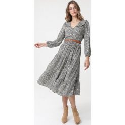 Czarno-Biała Sukienka Nive. Czarne sukienki damskie Born2be, na imprezę, s, bez wzorów, bez kołnierzyka, bez rękawów, długie, midi, rozkloszowane. Za 139,99 zł.