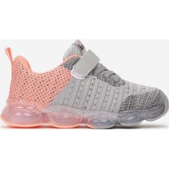 Szaro-Różowe Buty Sportowe Charecea. Szare buty dziewczęce sportowe Born2be, na wiosnę, bez wzorów, przed kostkę, na sznurówki. Za 74,99 zł.
