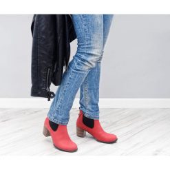 Sztyblety na słupku - skóra naturalna - model 455 - kolor czerwony. Czerwone botki damskie Zapato, na zimę, ze skóry, klasyczne, na wysokim obcasie, na obcasie, bez zapięcia. W wyprzedaży za 319,20 zł.
