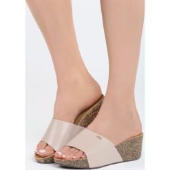 Khaki Klapki Hot Spring. Brązowe crocsy damskie marki NEWFEEL, z gumy. Za 69,99 zł.