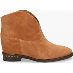 Botki rude Alegra. Czerwone botki damskie marki Badura, bez obcasa, bez zapięcia. Za 469,99 zł.