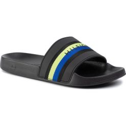 Klapki TOMMY HILFIGER - Corporate Stripe Poolslide FM0FM02610 Black BDS. Czarne klapki męskie TOMMY HILFIGER, ze skóry ekologicznej, bez zapięcia. Za 199,00 zł.