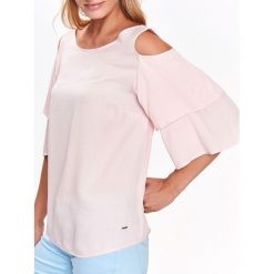 Bluzka z odkrytymi ramionami. Różowe bluzki damskie Top Secret, bez wzorów, z dzianiny, z falbankami, z krótkim rękawem. W wyprzedaży za 34,99 zł.