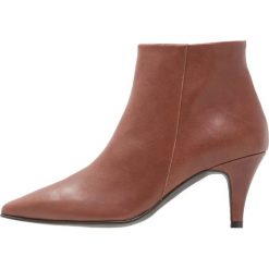 Brenda Zaro BENETTBO Ankle boot cognac. Brązowe botki damskie skórzane Brenda Zaro. Za 579,00 zł.