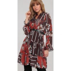 Camelowa Sukienka Traci. Różowe sukienki damskie Renee, s, w paski, bez kołnierzyka, z długim rękawem, długie, mini, rozkloszowane. Za 129,99 zł.
