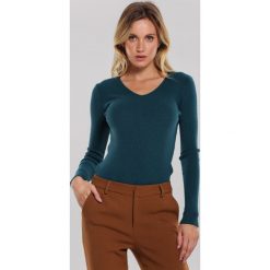 Ciemnoniebieski Sweter Hallie. Niebieskie swetry damskie other, s, bez wzorów, casualowe, bez rękawów, bez kaptura. Za 69,99 zł.