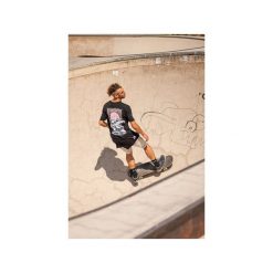 T-SHIRT GOTTA LOTTA WAVES LONGER LENGTH. Czarne t-shirty męskie Don't need no samurai, s, z nadrukiem, z bawełny, z dekoltem na plecach. Za 149,00 zł.