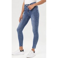 Niebieskie Jeansy Slim Adreavia. Niebieskie jeansy damskie Born2be. Za 99,99 zł.