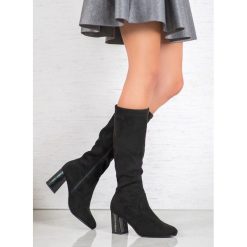 ELEGANCKIE ZAMSZOWE KOZAKI. Kozaki damskie FILIPPO, z zamszu, eleganckie, bez obcasa, bez zapięcia. Za 184,90 zł.
