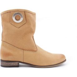 Dziurkowane botki na niskim obcasie - skóra naturalna - model 269 - kolor camelowy. Szare botki damskie Zapato, na wiosnę, ze skóry, eleganckie, na niskim obcasie, na płaskiej podeszwie, bez zapięcia. W wyprzedaży za 259,00 zł.