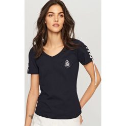 T-shirt w marynistycznym stylu - Granatowy. Niebieskie t-shirty męskie Reserved, s. W wyprzedaży za 29,99 zł.
