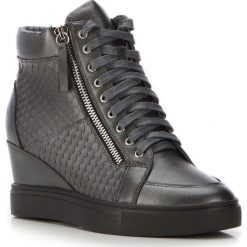 Buty damskie 87-D-914-8. Szare koturny damskie Wittchen, z okrągłym noskiem, bez obcasa, na koturnie, na sznurówki. Za 339,15 zł.