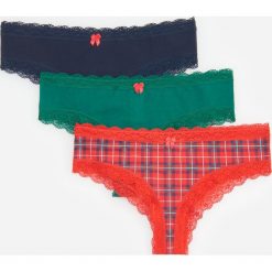 Bawełniane majtki 3 pack - Czerwony. Czerwone majtki damskie Reserved, s, z bawełny. W wyprzedaży za 29,99 zł.