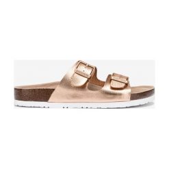 Skechers Missus Hippie Kapcie Złoty. Żółte kapcie damskie Skechers, ze skóry. Za 214,95 zł.