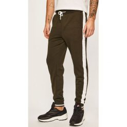 Only & Sons - Spodnie. Zielone spodnie męskie Only & Sons, na co dzień, xl, bez wzorów, z bawełny, casualowe. Za 169,90 zł.