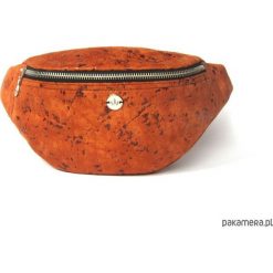 Cork zamszowa nerka/saszetka. Pomarańczowe nerki damskie Pakamera, z aplikacjami, z zamszu, zdobione, bez dodatków. Za 100,00 zł.