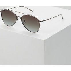 Calvin Klein Okulary przeciwsłoneczne matte gunmetal. Szare okulary przeciwsłoneczne męskie aviatory Calvin Klein. W wyprzedaży za 503,20 zł.