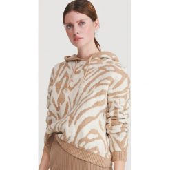 Wzorzysty sweter z kapturem - Beżowy. Brązowe swetry damskie Reserved, s, bez wzorów, bez rękawów, z kapturem. W wyprzedaży za 59,99 zł.