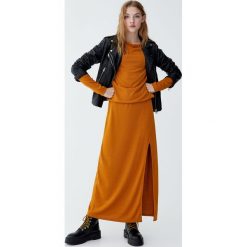 Długa musztardowa sukienka z rozcięciem. Szare długie sukienki damskie marki Pull&Bear, z długim rękawem, długie. Za 139,00 zł.