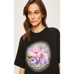Local Heroes - T-shirt Oversized Flower. Czarne bluzki damskie LOCAL HEROES, s, z nadrukiem, z bawełny, z okrągłym kołnierzem. W wyprzedaży za 119,90 zł.