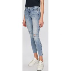 Calvin Klein Jeans - Jeansy. Niebieskie jeansy damskie marki Calvin Klein Jeans, z aplikacjami, z elastanu. Za 539,90 zł.