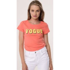 Koralowy T-shirt Radicalise. Pomarańczowe bluzki damskie Born2be, s, z nadrukiem, z jeansu, klasyczne, z okrągłym kołnierzem, z krótkim rękawem. Za 54,99 zł.