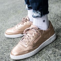 Buty Reebok Club C 85 "Melted Metal" (BS7899). Białe buty sportowe damskie marki Reebok, z materiału, reebok club. Za 189,99 zł.