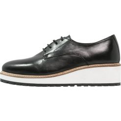 Zign Sznurowane obuwie sportowe black. Czarne buty sportowe damskie marki Zign, bez wzorów, ze skóry, sportowe. Za 379,00 zł.