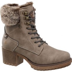 Szarobrązowe botki Dockers na obcasie Dockers szarobrązowe. Szare botki damskie DOCKERS, z materiału, bez obcasa, na obcasie, bez zapięcia. Za 239,90 zł.