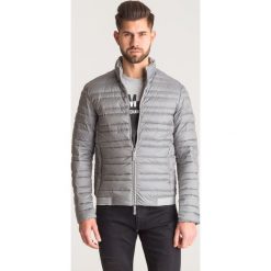Szara puchowa kurtka Armani Exchange. Szare płaszcze męskie Armani Exchange, na lato, xl, w paski, z puchu, bez kaptura. Za 709,00 zł.