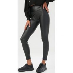 Czarne Legginsy Lynnraya. Czarne legginsy damskie Born2be, s, bez wzorów. Za 54,99 zł.