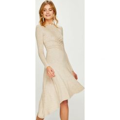 Answear - Sukienka Nomad. Brązowe sukienki damskie ANSWEAR, s, bez wzorów, z poliesteru, z okrągłym kołnierzem, z długim rękawem, długie, midi, asymetryczne. W wyprzedaży za 69,90 zł.