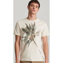 T-shirt z nadrukiem - Jasny szary. Szare t-shirty damskie Reserved, s, z nadrukiem, bez kołnierzyka. Za 39,99 zł.