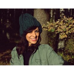 Czapka beanie zieleń handmade z wełną. Zielone czapki zimowe damskie Pakamera, z wełny. Za 105,00 zł.