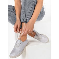 Szare Tenisówki Yanna. Szare trampki i tenisówki damskie Born2be, bez wzorów, bez zapięcia. W wyprzedaży za 34,99 zł.