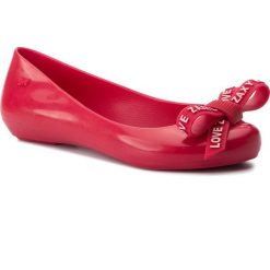 Baleriny ZAXY - Pop Magic Fem 82707 Czerwony/Red 52248 DD285112. Czerwone baleriny damskie Zaxy, na co dzień, bez wzorów, z tworzywa sztucznego, bez obcasa, bez zapięcia. W wyprzedaży za 129,00 zł.
