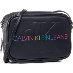 Torebka CALVIN KLEIN JEANS - Sculpted Camera Bag Pride K60K607389 BDS. Czarne listonoszki damskie Calvin Klein Jeans, bez wzorów, z jeansu, bez dodatków. Za 269,00 zł.