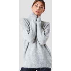NA-KD Sweter oversize z golfem - Grey. Szare golfy damskie NA-KD, z dzianiny, z długim rękawem. Za 202,95 zł.