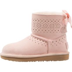 UGG DAE SUNSHINE Śniegowce baby pink. Czerwone buty zimowe damskie marki Ugg, z materiału. Za 719,00 zł.